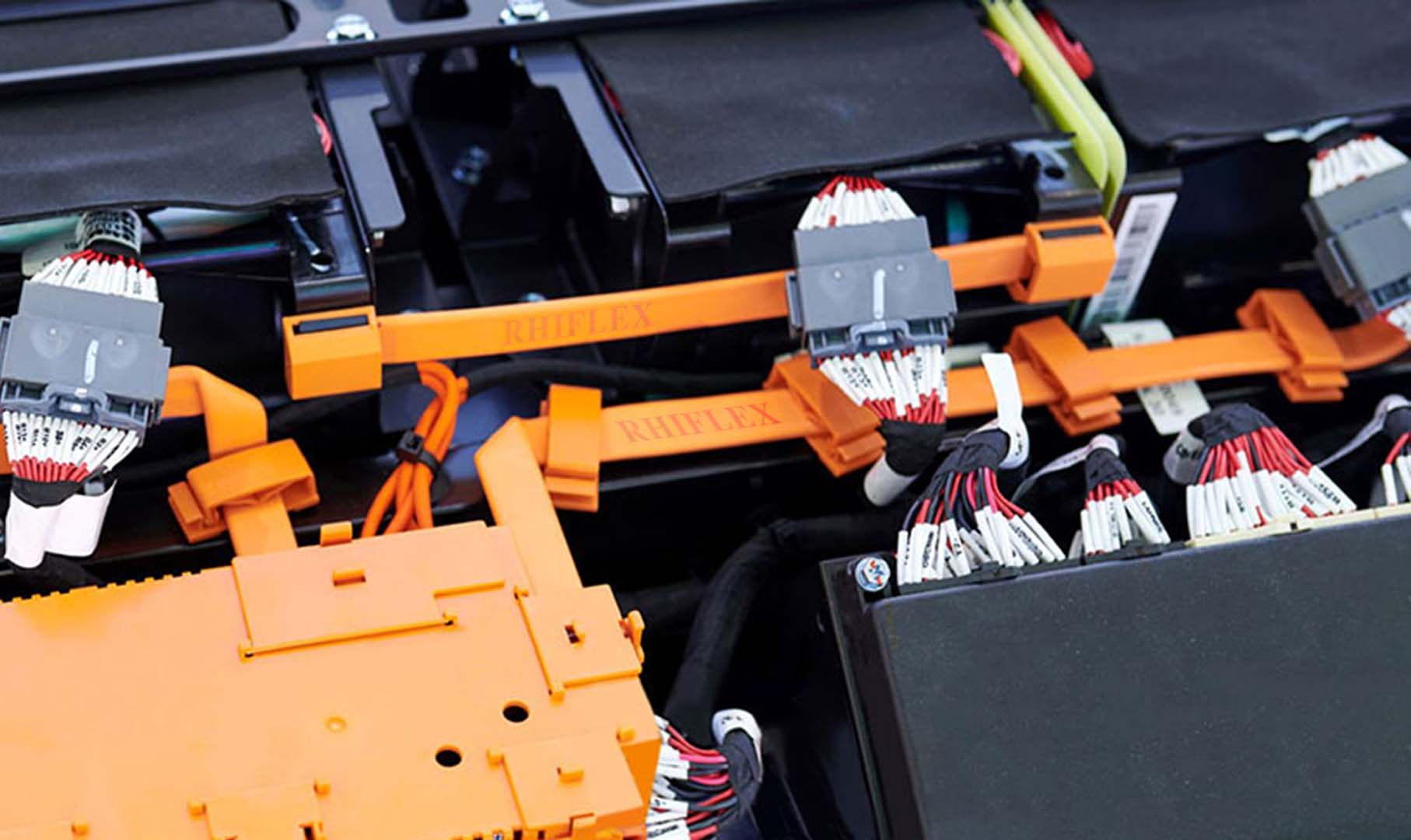 電動(dòng)汽車鋰電池選型與母排連接方案 電動(dòng)汽車鋰電池選型與母排連接方案